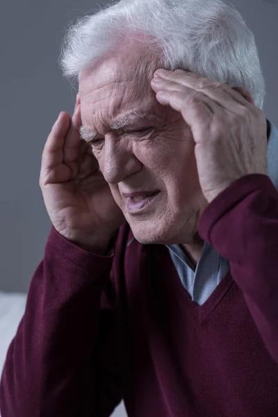 Elderly with migraine — Stock Photo, Image