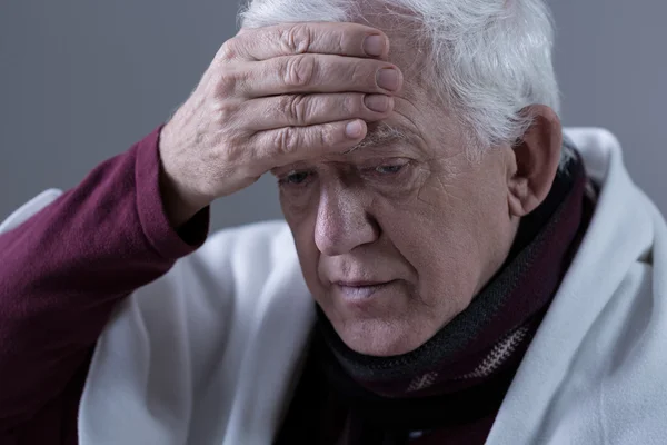 Elderly man with fever — Stock Photo, Image