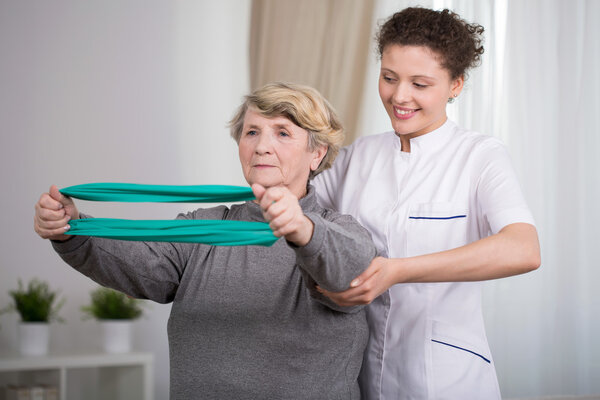 Осуществление пожилой женщины
