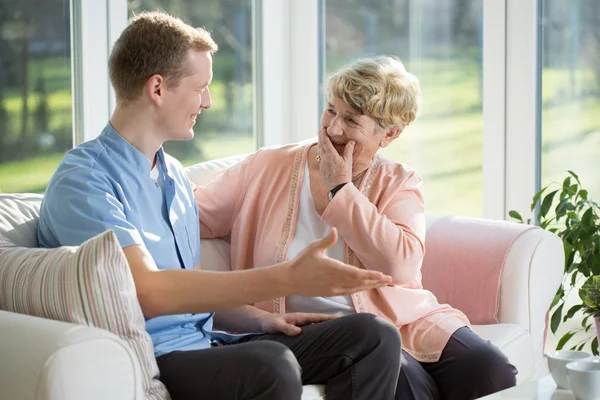 Vrouw en verpleegkundige — Stockfoto