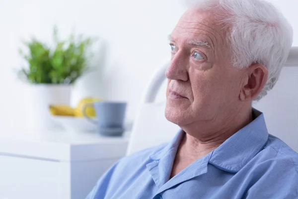 Senior patient in hospital — Stock Photo, Image