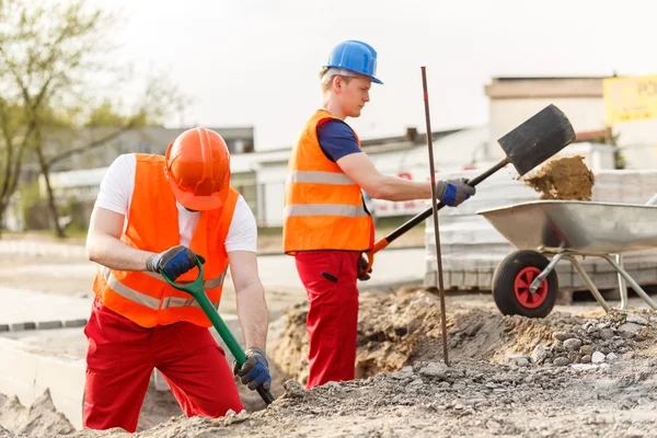 Busy young builders — Stock Photo, Image