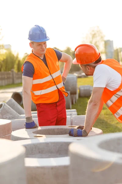 Chiacchiere al lavoro — Foto Stock