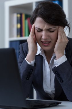 Ofis çalışanı ile cephalalgia