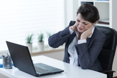 boyun ağrısı acı kadın
