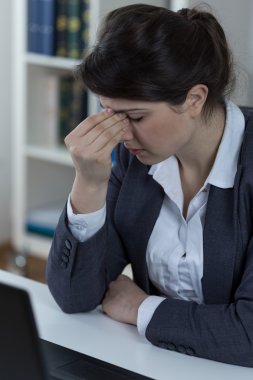 Ofis çalışanı ile sinüzit