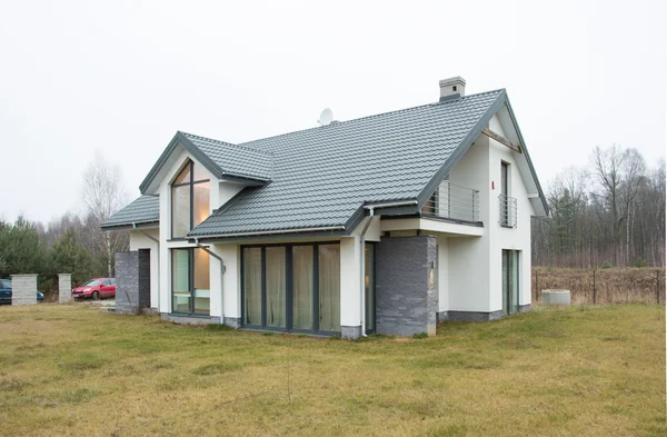 Einfamilienhaus in Vorort — Stockfoto