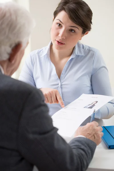 Diskutera en jobbansökan — Stockfoto