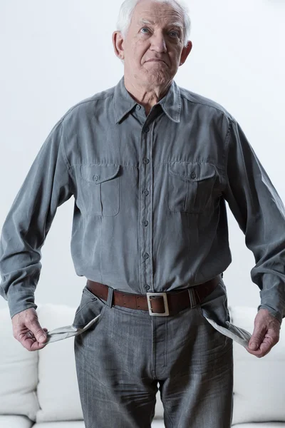 Elderly man with empty pockets — Stock Photo, Image