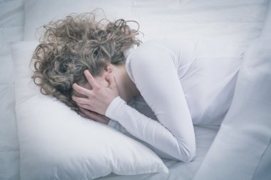 Umutsuz üzgün kız