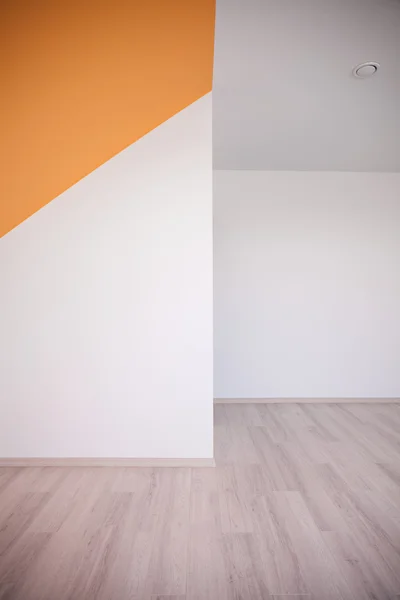 Weiße Wände und Holzboden — Stockfoto