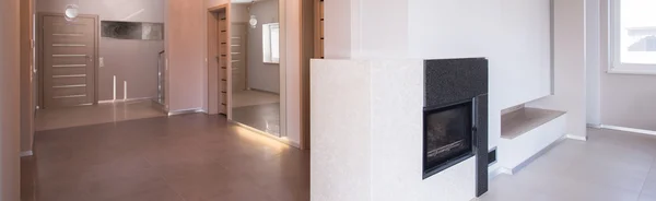 Передняя комната с мраморной плиткой — стоковое фото