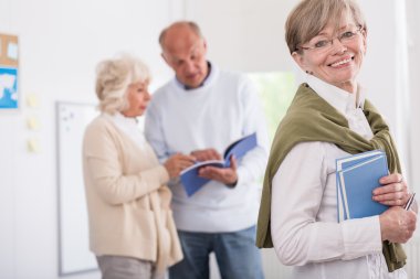 Yaşlı insanlar eğitim