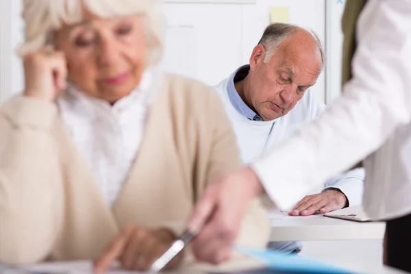 Teacher helping senior woman — Stock Photo, Image