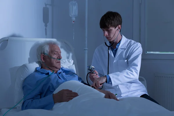 Physician and blood pressure — Stock Photo, Image