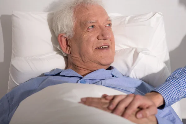 Homem feliz no hospital — Fotografia de Stock