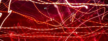 Kırmızı zemin üzerine ışık efekti