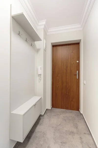 Белый длинный коридор — стоковое фото