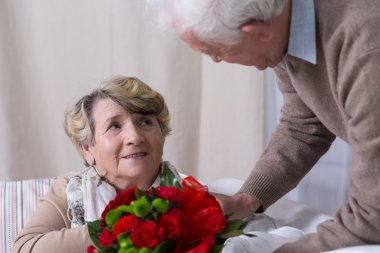 Koca veren eşi yıldönümü hediyesi