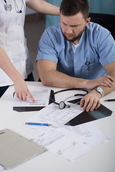 Physician and summons — Stock Photo, Image