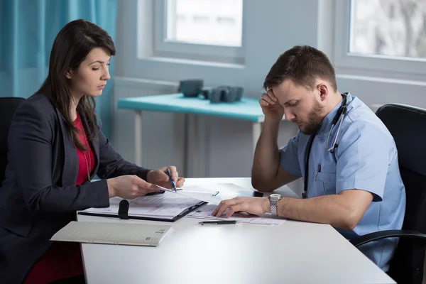 Avvocato e medico in gabinetto — Foto Stock