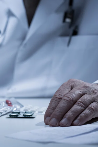 Hand hanging for pills — Stock Photo, Image