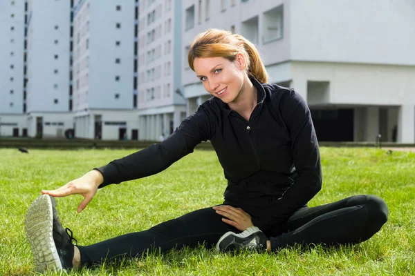 Hälsosamt för kroppen stretching — Stockfoto