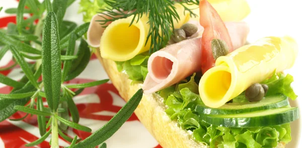 Sandwich mit Schinken und Käse — Stockfoto