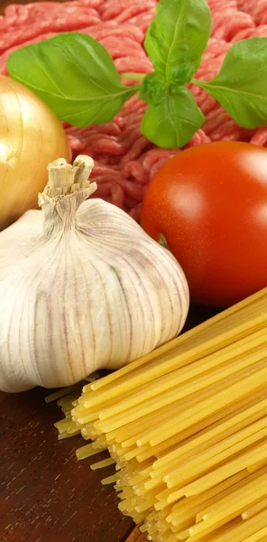 Raw ingredients for spaghetti — Stock Photo, Image