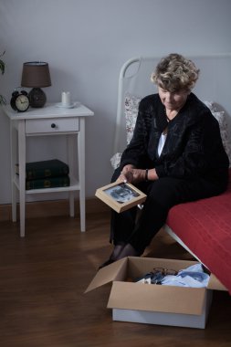 kocasının şeyi atmaya