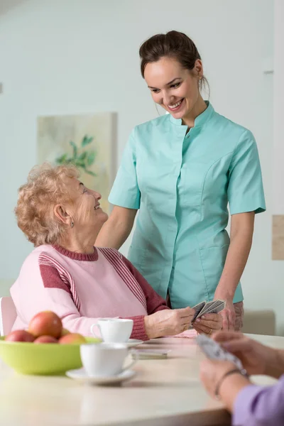 Nurse taking care of her patient — Stock Photo, Image