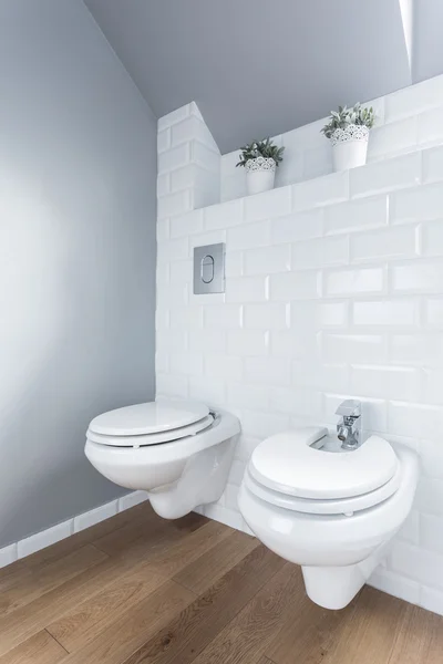 Restroom with wooden floor — Stock Photo, Image