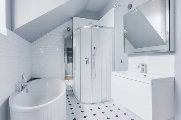 Salle de bain dans un style classique — Photo