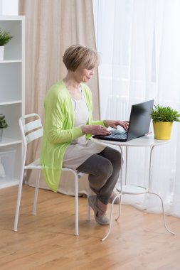 kadın çalışan iş