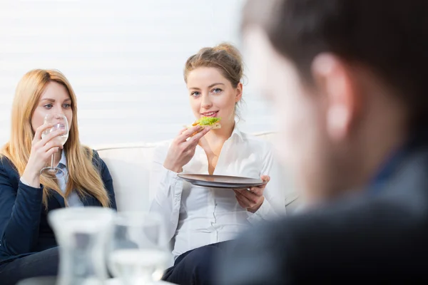 Pausa pranzo al lavoro — Foto Stock