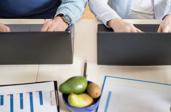 People using notebooks at work — Stock Photo, Image