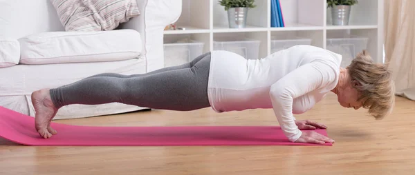 Woman and sun salutation — Stock Photo, Image