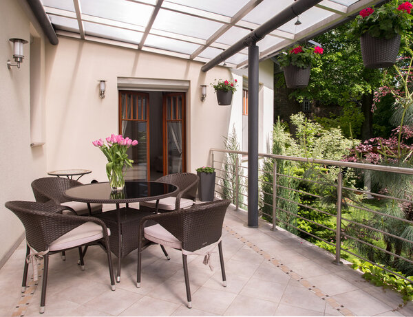 красивый уютный балкон
