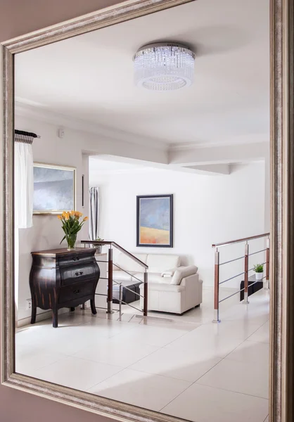 Stilvoller Saal in luxuriöser Residenz — Stockfoto