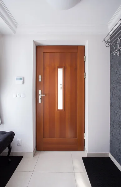 Haustür aus Holz — Stockfoto