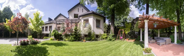 Residenza esclusiva con gazebo di bellezza — Foto Stock