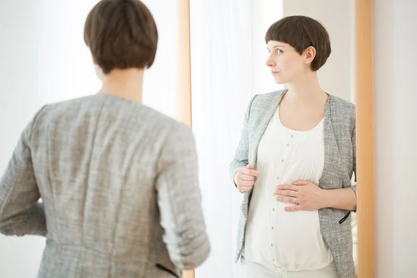 Pregnancy in the mirror reflection — Stock Photo, Image