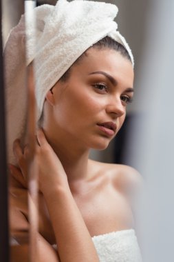 çok çekici hissediyorum kadın