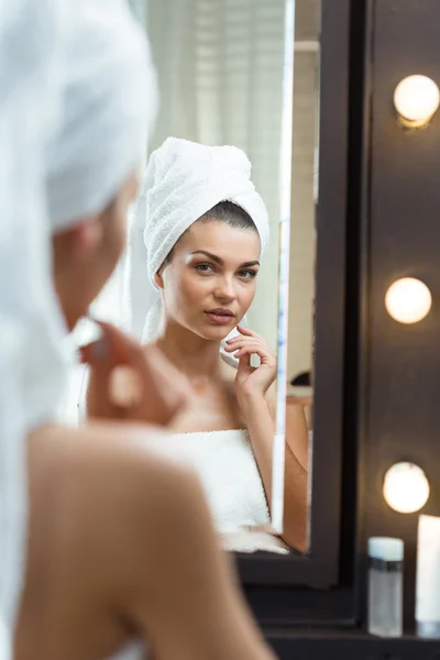 Girl Knowing about attractiveness — Stock Photo, Image