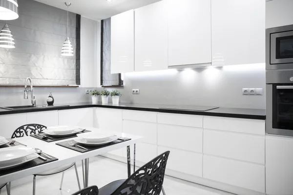 White kitchen in contemporary house — Stock Photo, Image