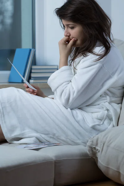 Doordachte triest vrouw — Stockfoto