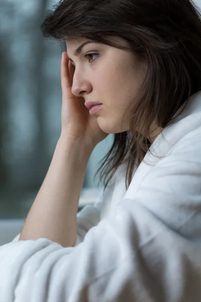Wanita sedih mengalami sakit kepala — Stok Foto