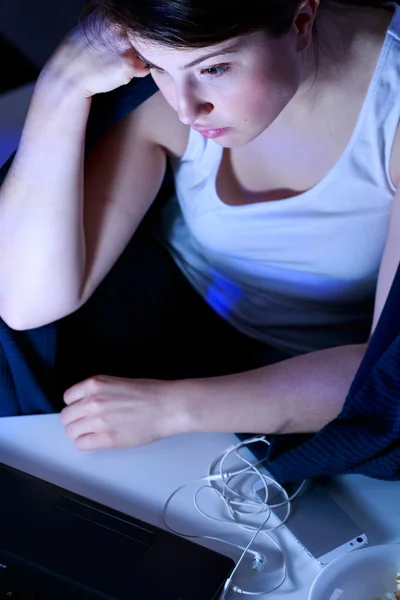 Bored woman and computer — Stockfoto