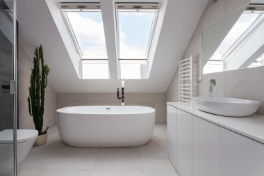 Duran beyaz banyo banyoda