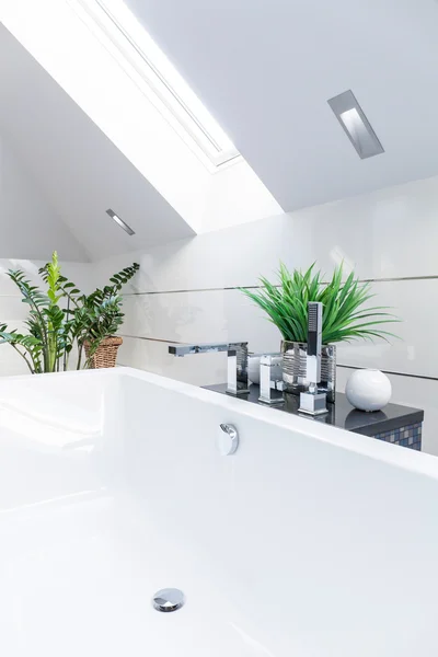 Luxurious bathroom in the attic — Stock Photo, Image